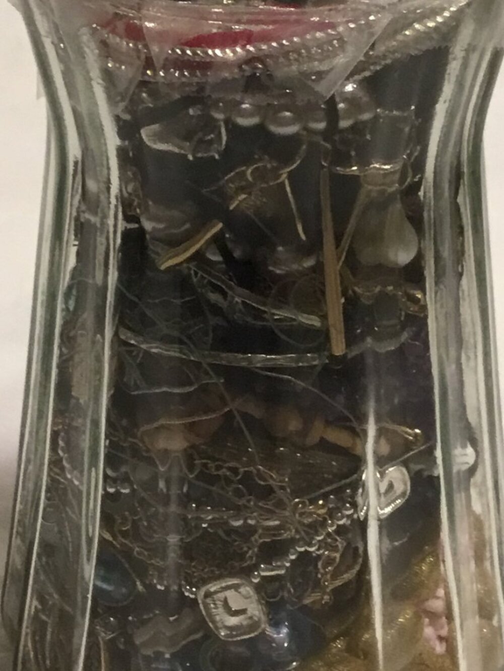 Large, heavy vase filled with good wearable jewelry - Picture 4 of 12